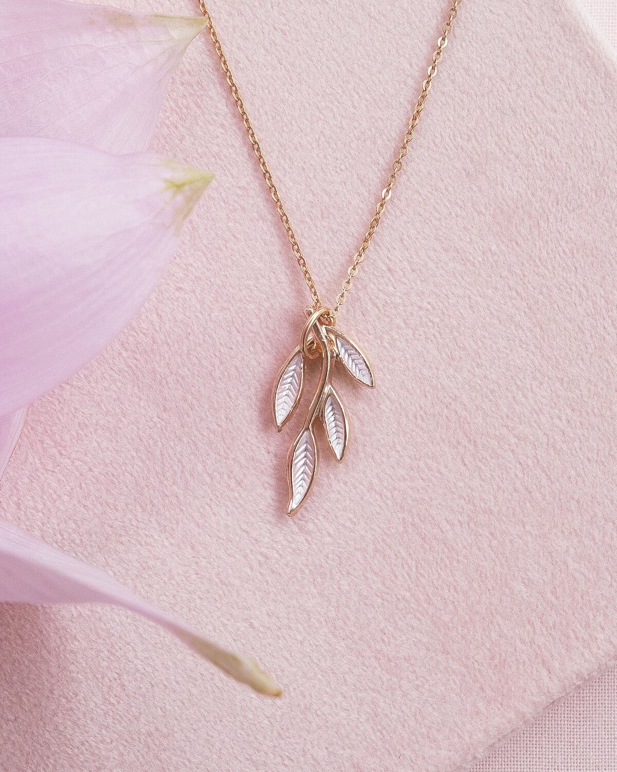 Sternenauge Detailfoto FIONA Halskette mit Blatt Anhänger