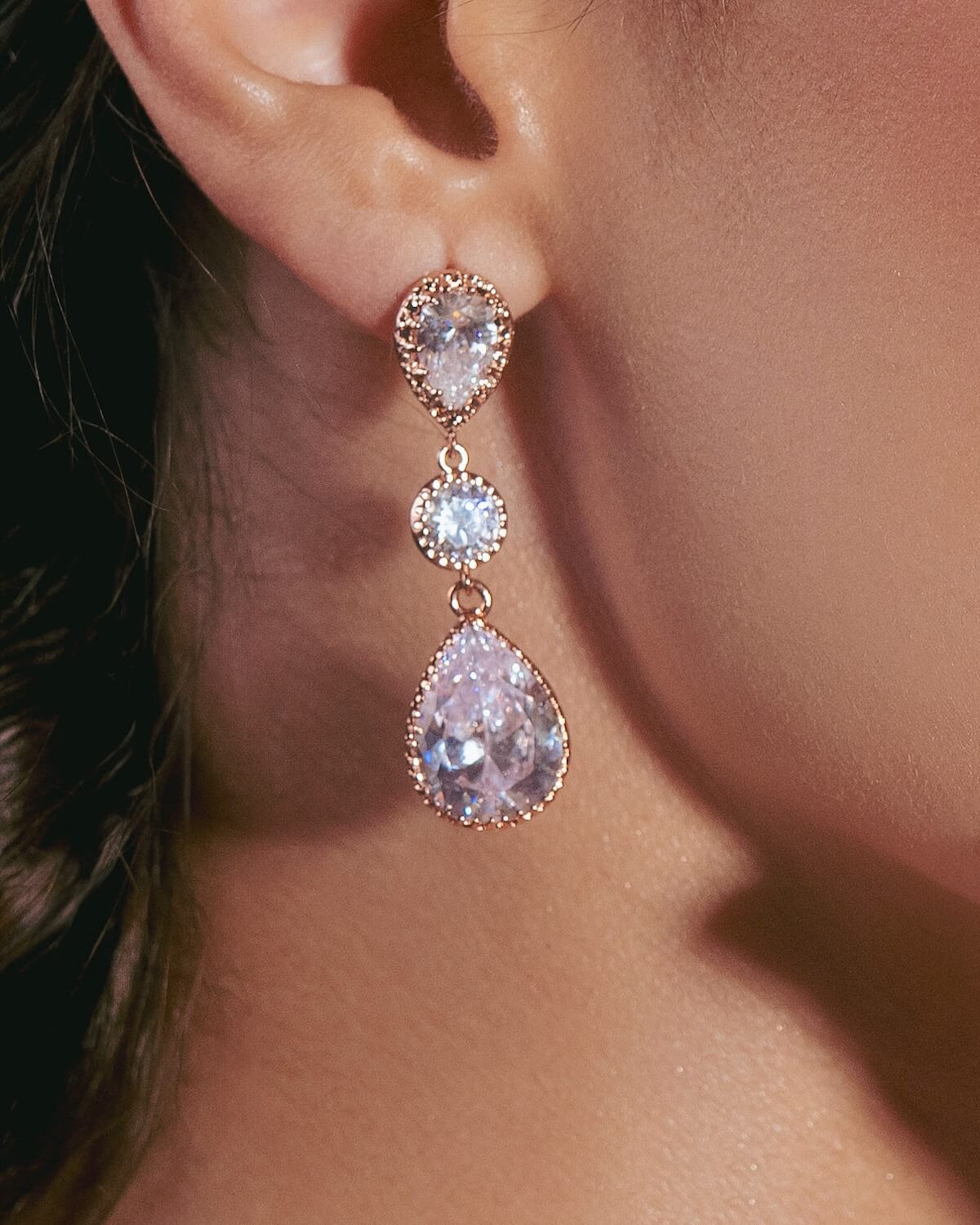 Sternenauge Detailfoto STELLA Ohrringe lang mit Zirkonia Tropfenform Anh&auml;nger