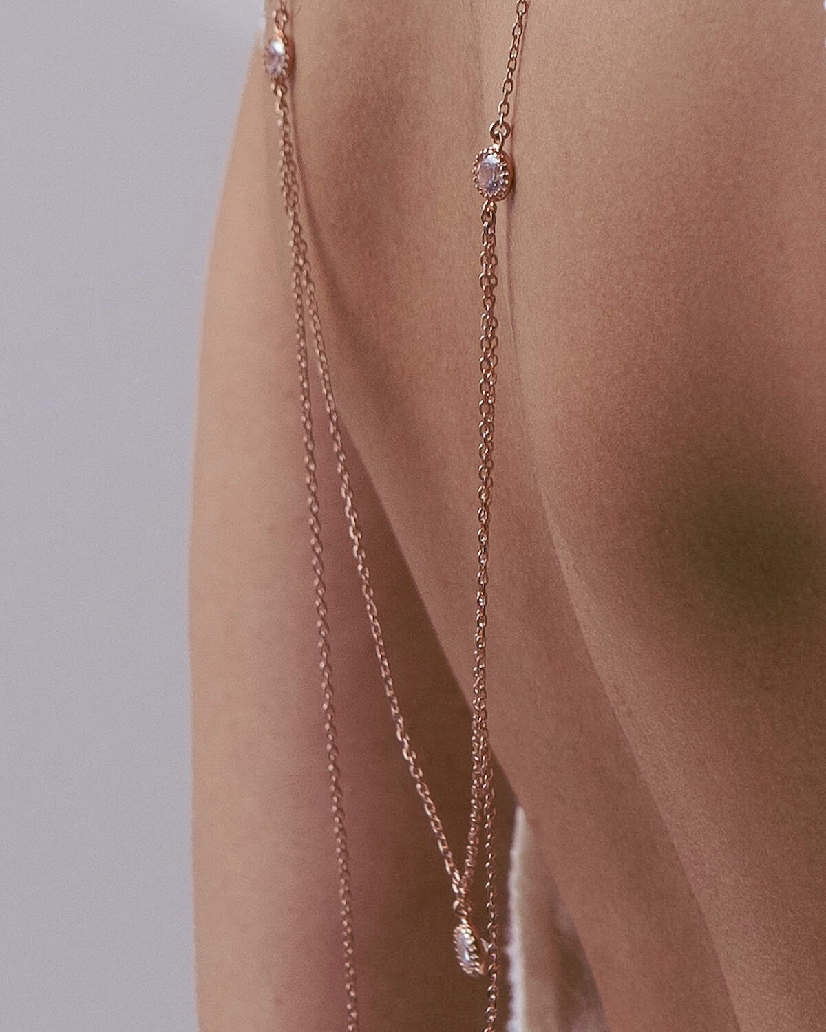 Sternenauge Detailufnahme Rückenkette STELLA mit Zirkonia V-Form