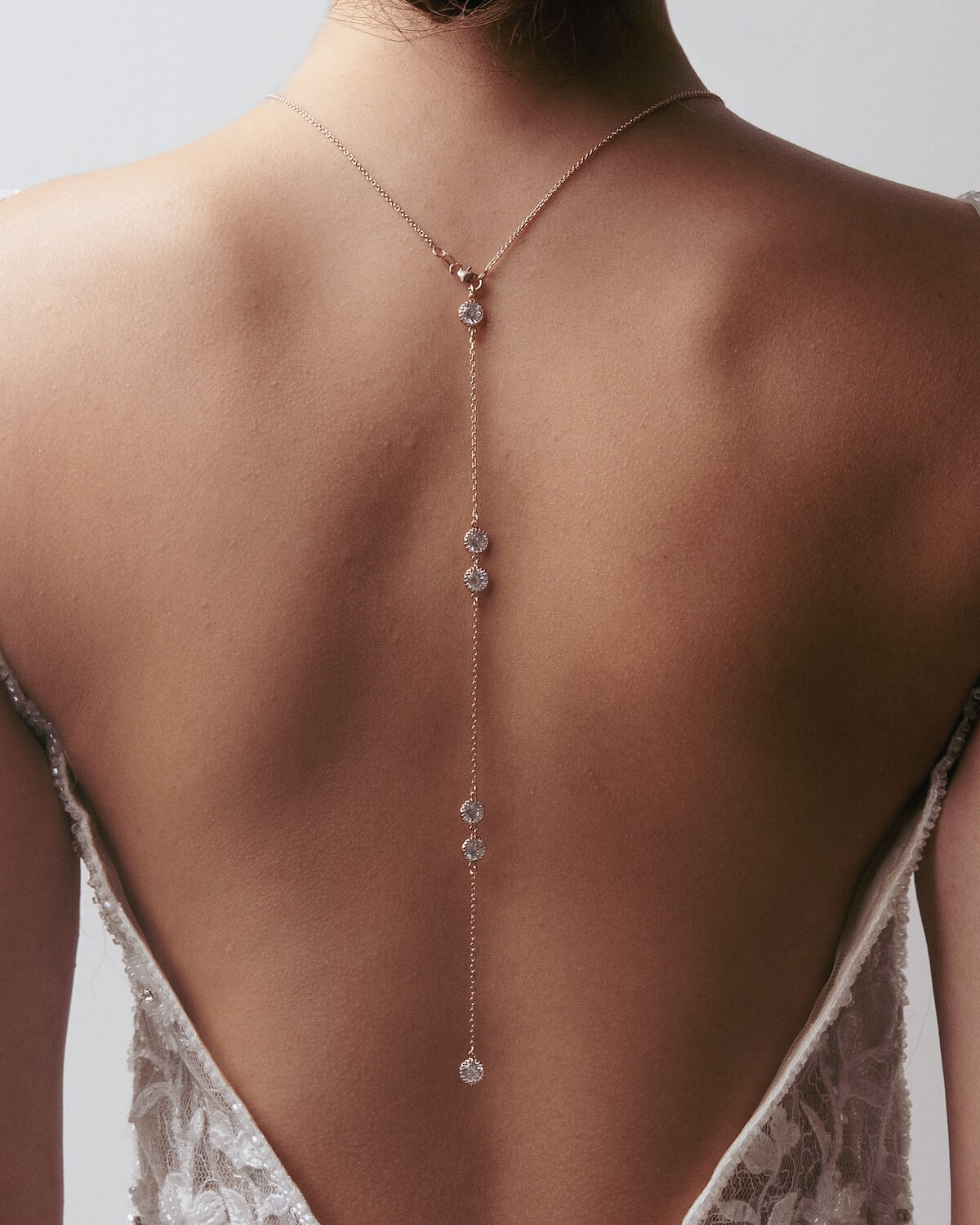 Sternenauge Zirkonia Rückenketten Einhänger zum Brautlook mit tiefem Rückenausschnitt am Brautkleid