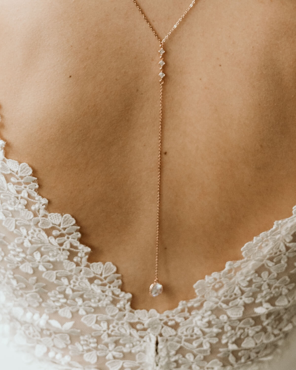 Sternenauge Zarte Zirkonia R&uuml;ckenkette AURELIA zum tiefen Brautkleid R&uuml;ckenausschnitt