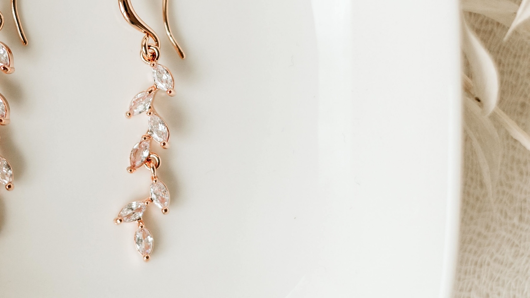 Ohrringe-mit-Zirkonia-JASMIN-Titelbild-Mood-Sternenauge