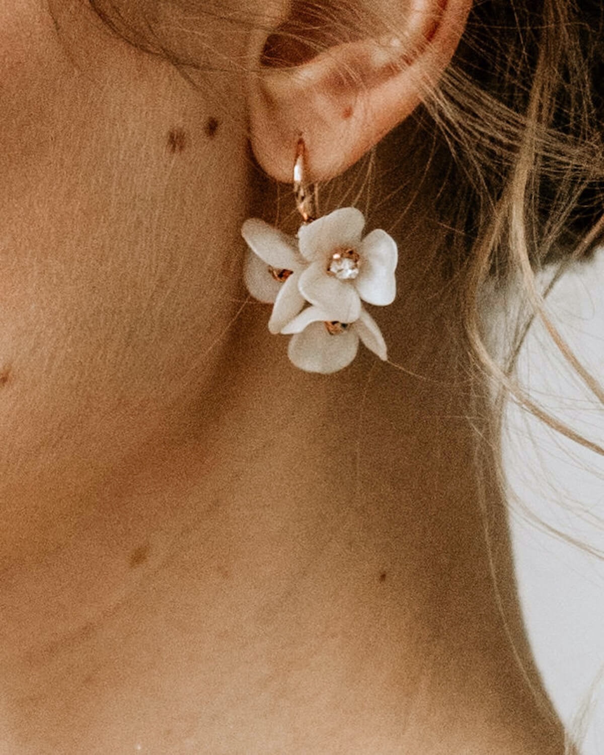 Sternenauge Ohrringe CLEO im Blumen Design Detailansicht