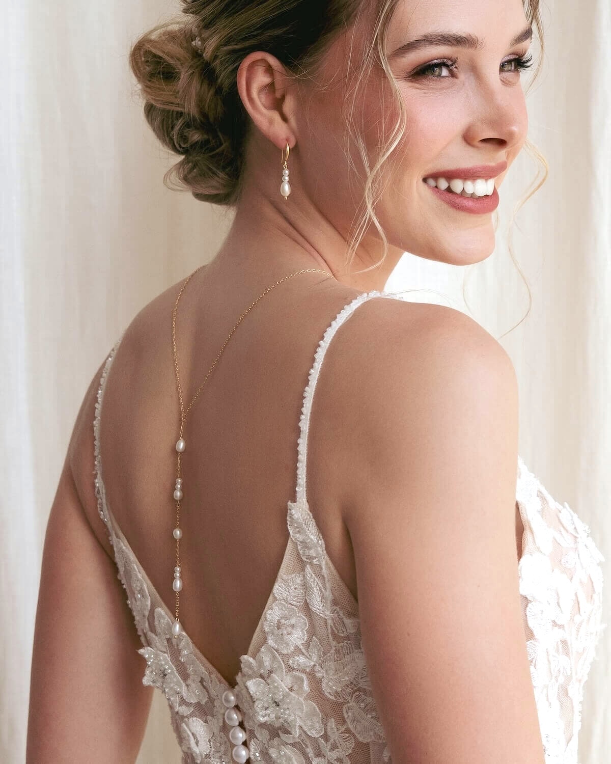 Sternenauge Rückenkette mit Perlen MILA zum tiefen Rückenausschnitt beim Brautkleid