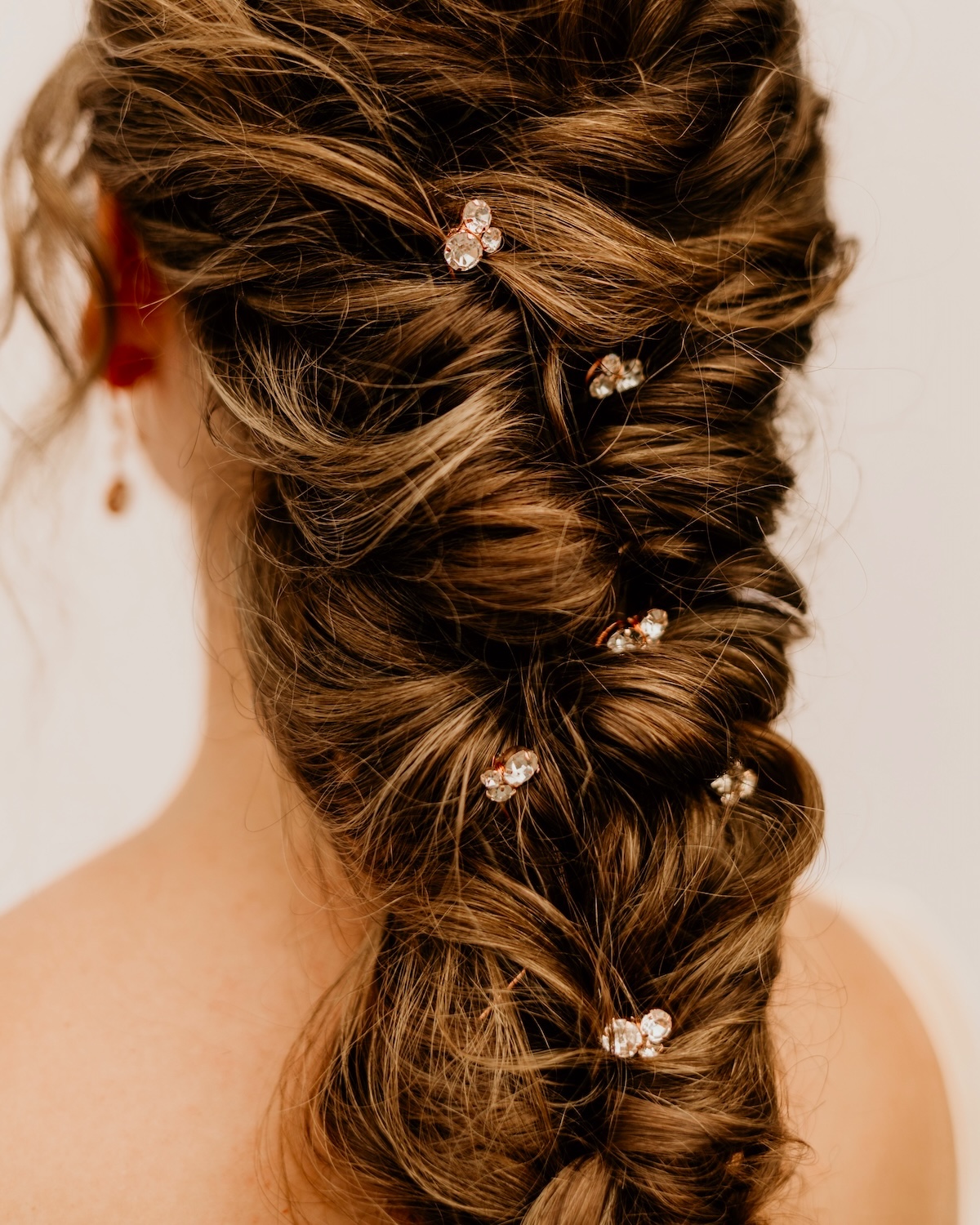 Haarnadeln-CECILIA-mit-Strass-in-Hochzeitsfrisur-Sternenauge