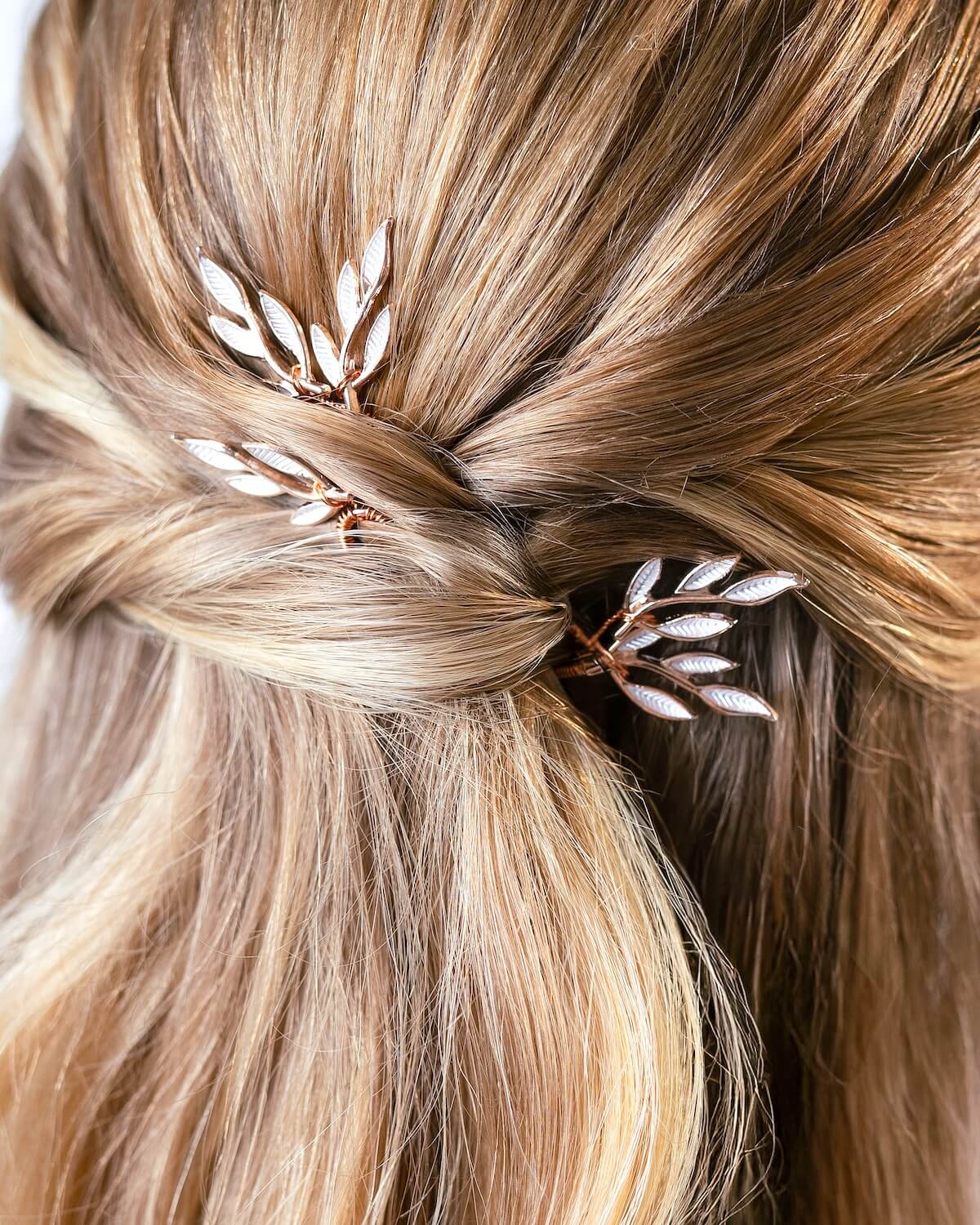 Sternenauge Detailansicht Blätter Haarnadeln FIONA in Brautfrisur