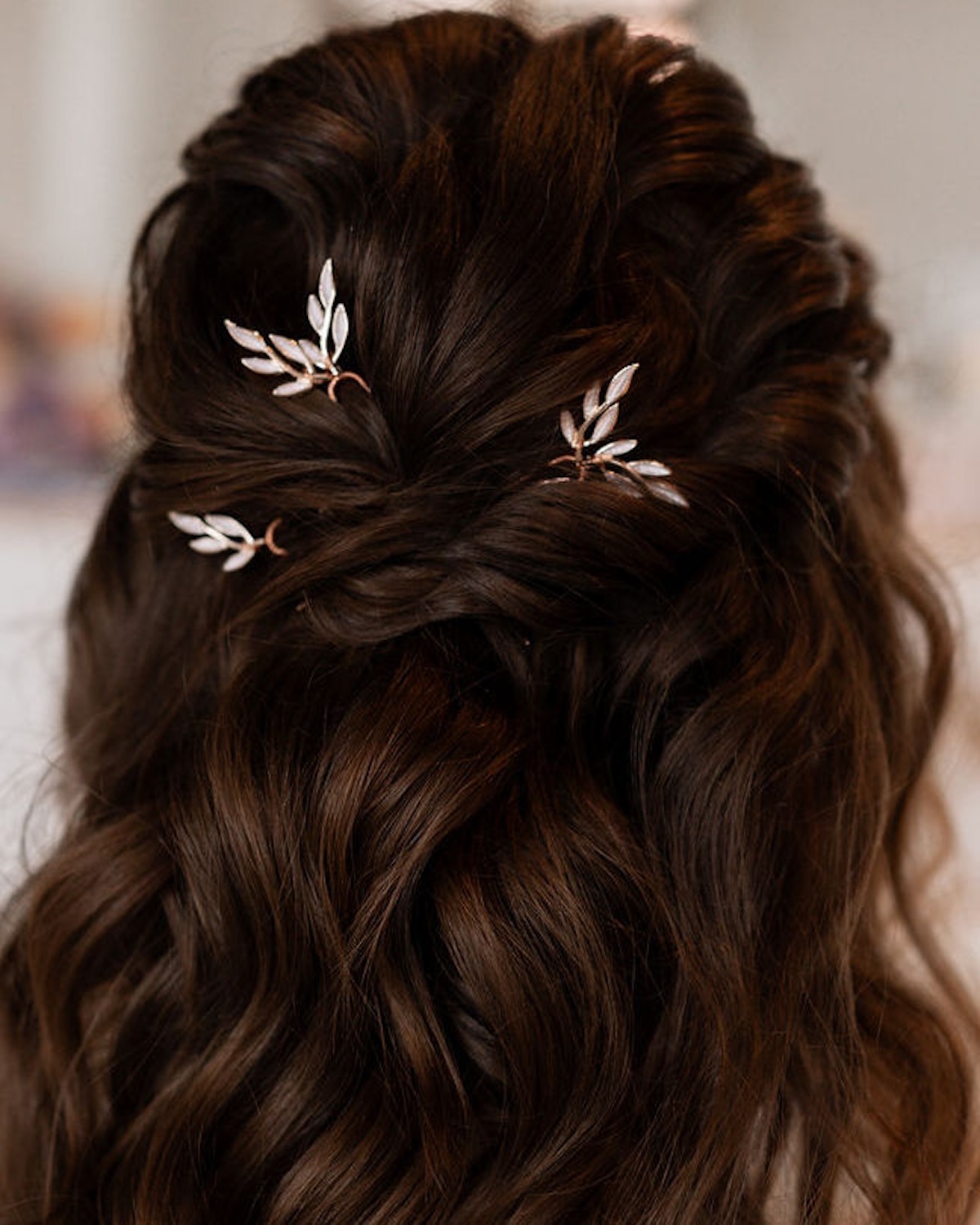 Haarnadel Set mit filigranen Bl&auml;ttern in Brautfrisur