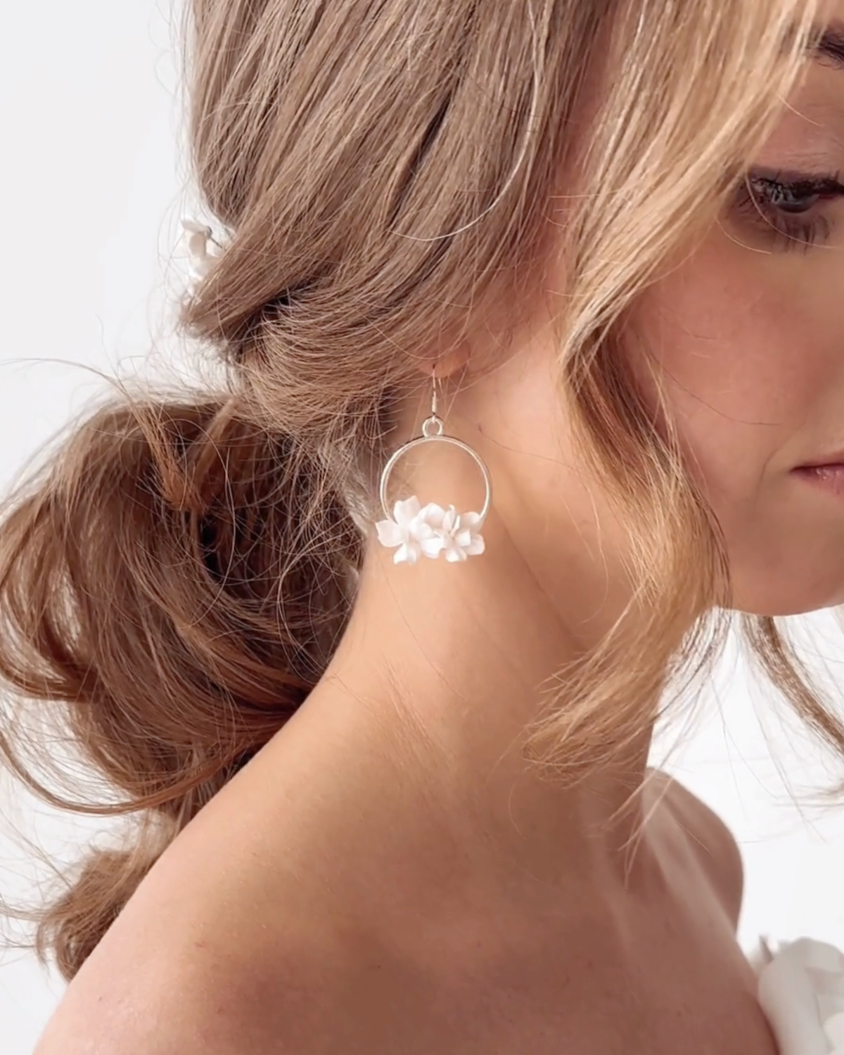 Titelbild Video VALERIA Ohrringe in Creolenform von Sternenauge