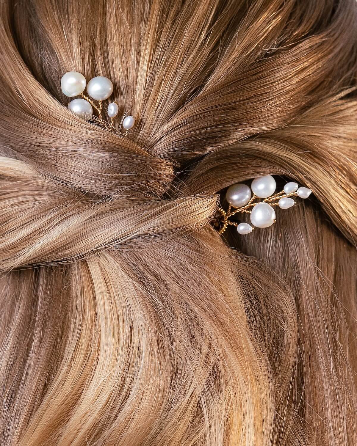 Sternenauge Detail Perlen Haarnadeln LEONIE in Brautfrisur