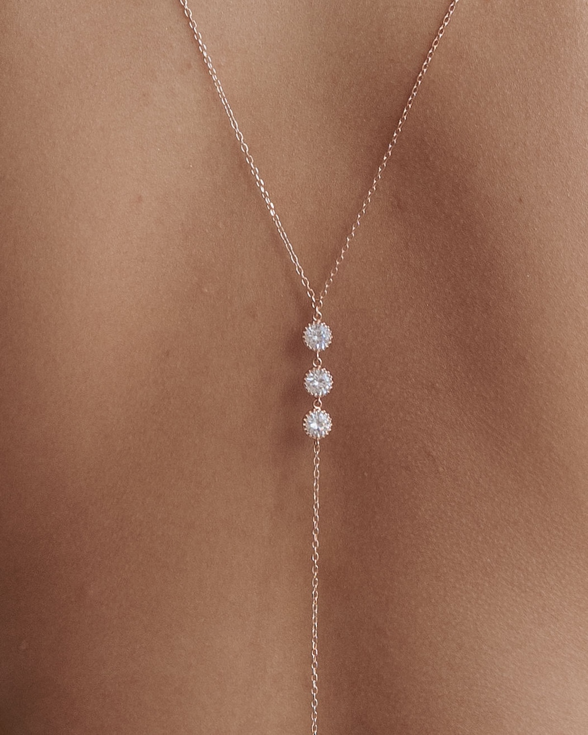 Sternenauge Detailansicht Rückenkette Zirkonia Y-Form STELLA