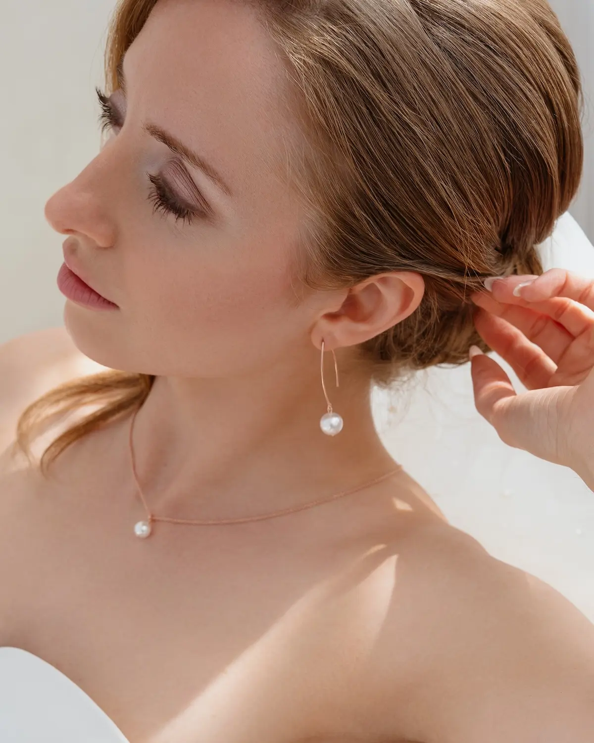 Perlen-Ohrringe für die Braut, Ohrhänger mit Msuchelperle aus 925 Sterling Silber, federleicht und filigranes Design aus der Sternenauge Manufaktur