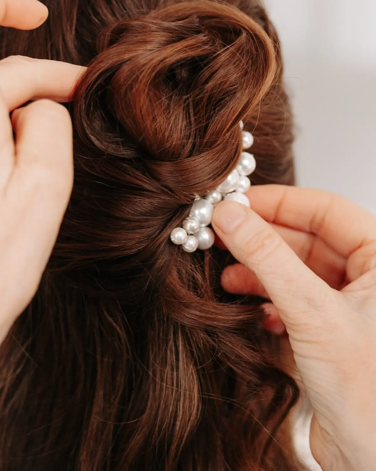 Brautfrisur Styling mit Haarkamm ANNOUK von Sternenauge Foto: Jaron Kwast Hochzeitsplanung: Foreverandafter Weddings Melina Waber