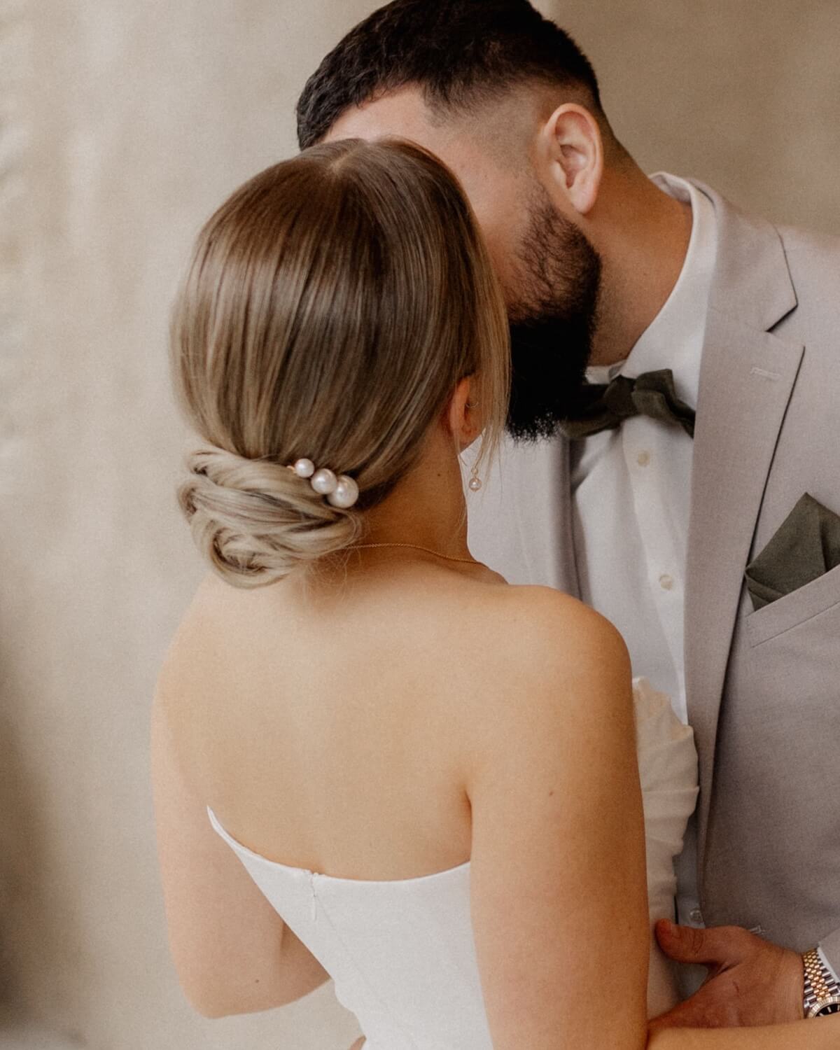 Braut mir Chignon und Muschelperlen Haarnadeln ANNOUK von Sternenauge