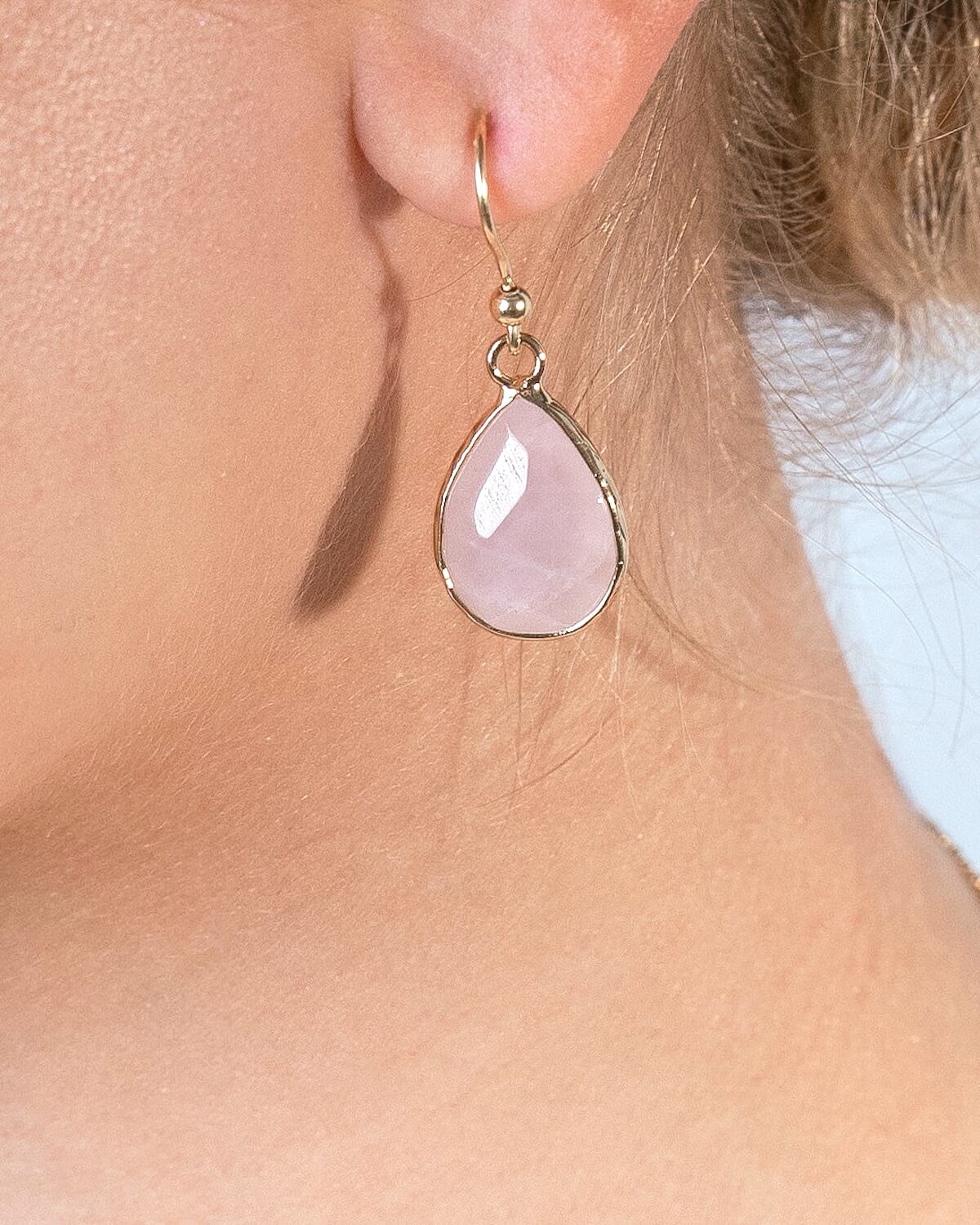 Sternenauge AMY Ohrringe mit Rosenquarz Anh&auml;nger Detailfoto