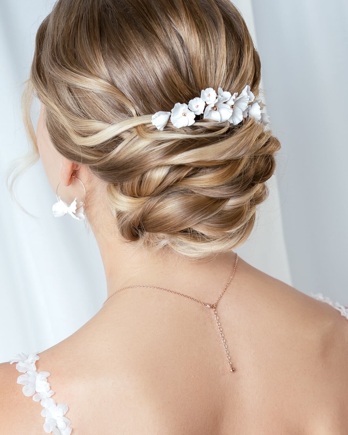 Sternenauge Haarkamm LEXI im floralen Stil mit weißen Blumen