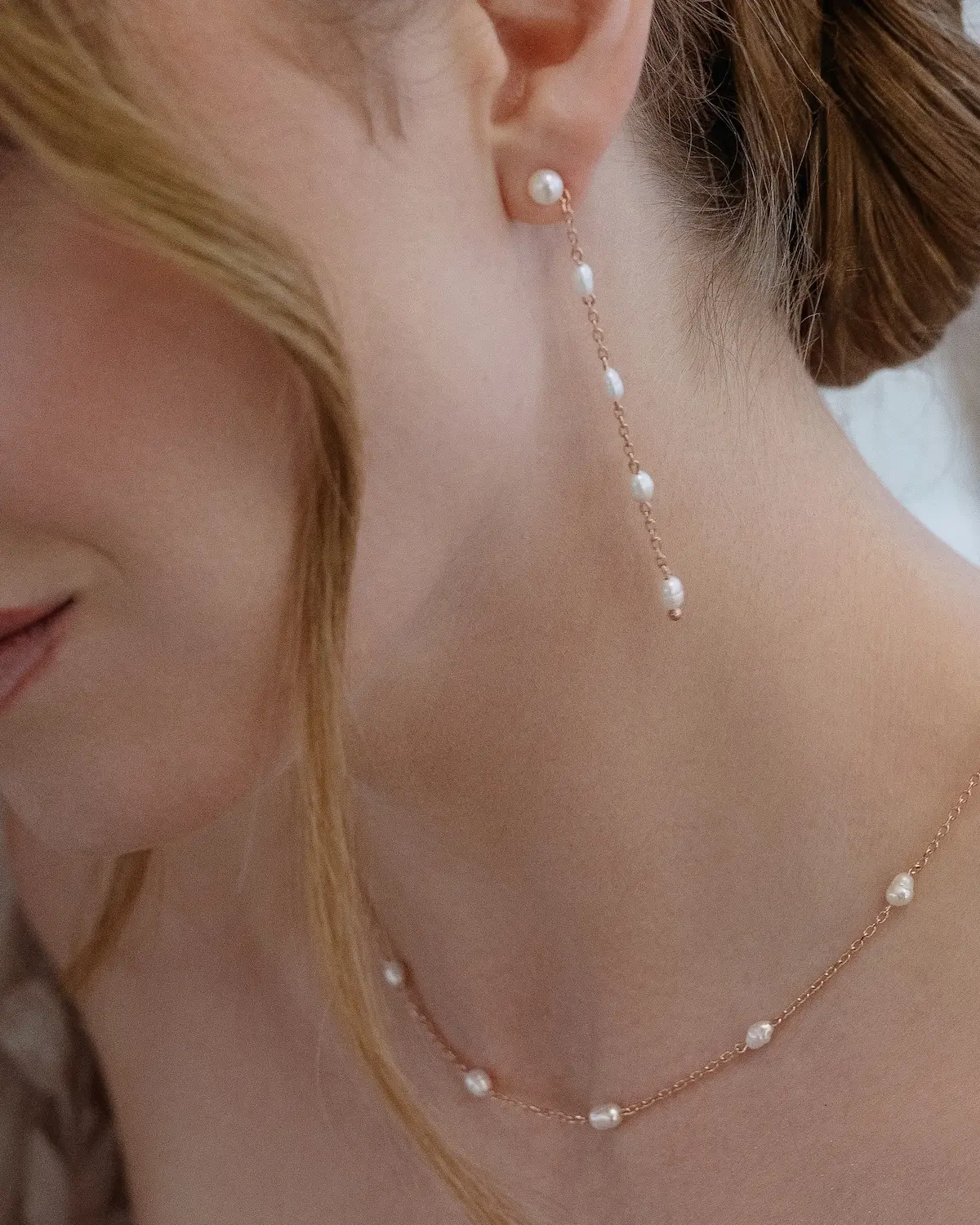 Sternenauge FELICITAS, Lange Perlenohrringe mit Perlenstecker aus 18K vergoldetem Sterling Silber, handgefertigter Echtschmuck