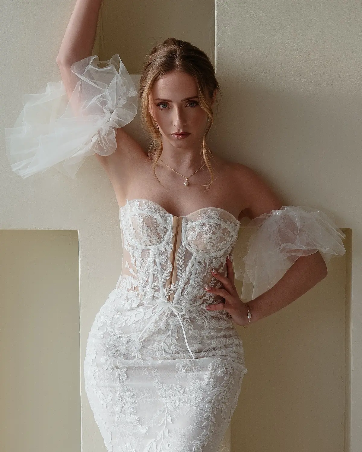 Sternenauge FREYA Halskette am Model, Styling-Beispiel für festliche Anlässe, Design aus dem Atelier