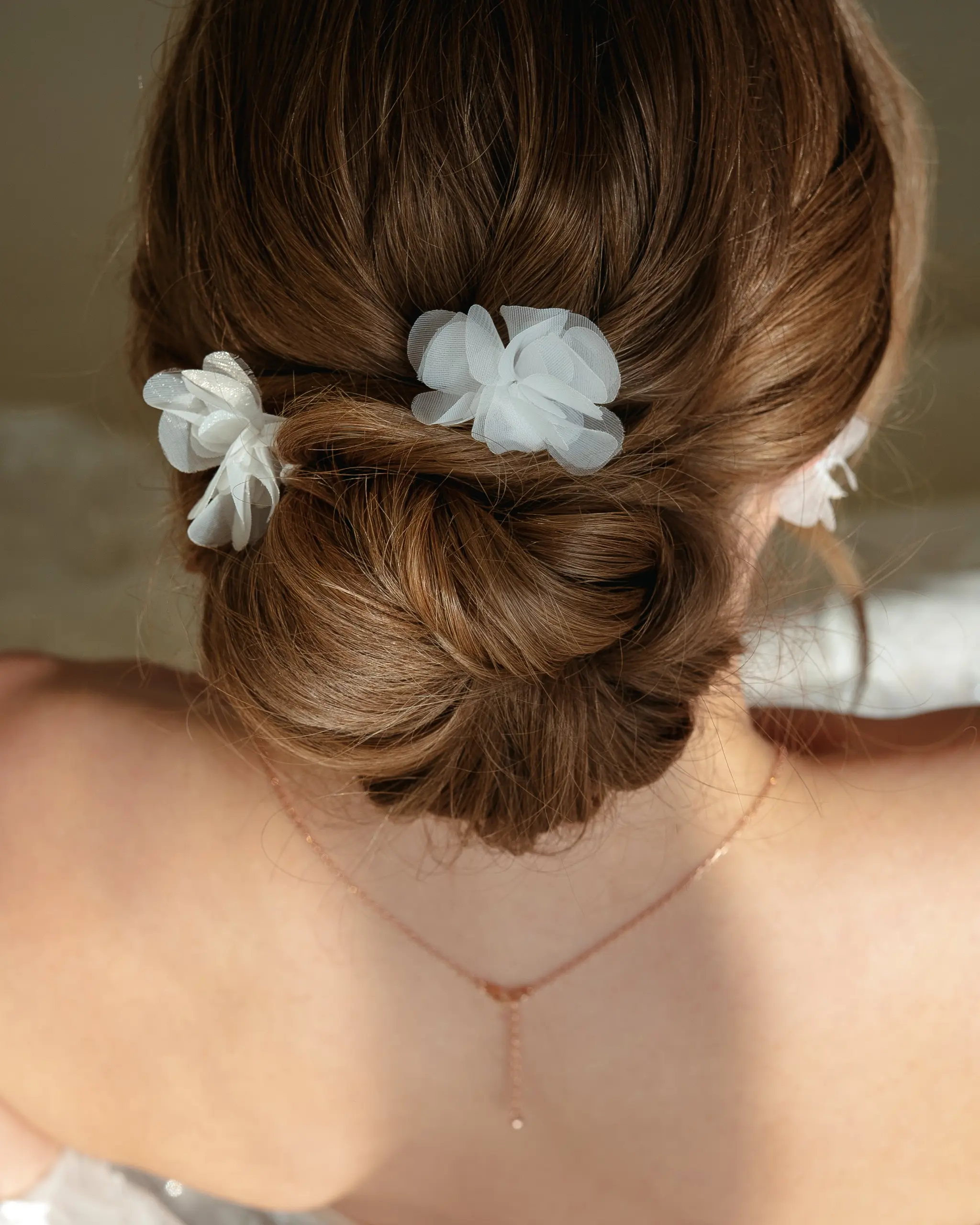 Sternenauge T&uuml;llstoffbl&uuml;ten Haarnadeln CARRY in Brautfrisur